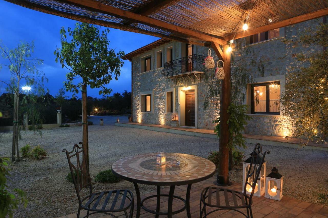 Casale Madeccia Guest House Sonnino Eksteriør bilde