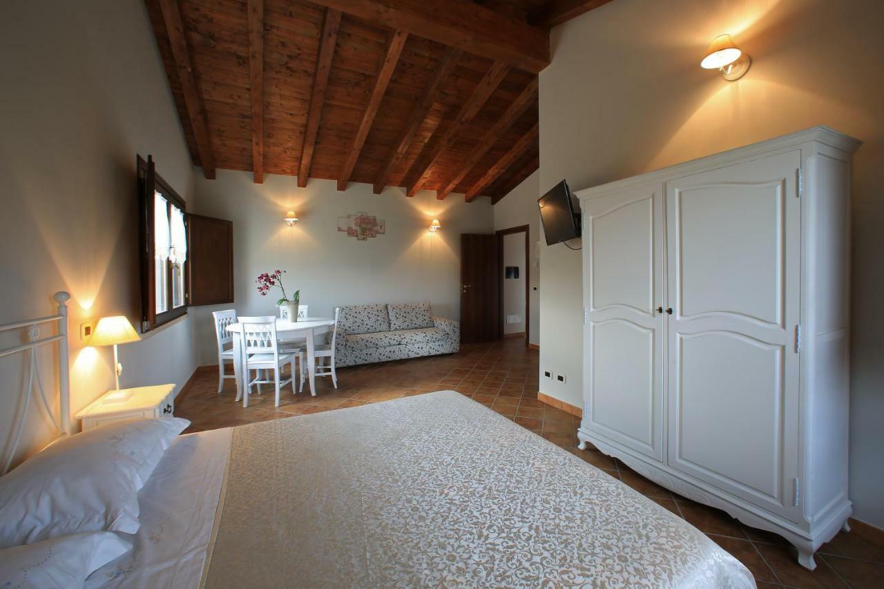 Casale Madeccia Guest House Sonnino Eksteriør bilde