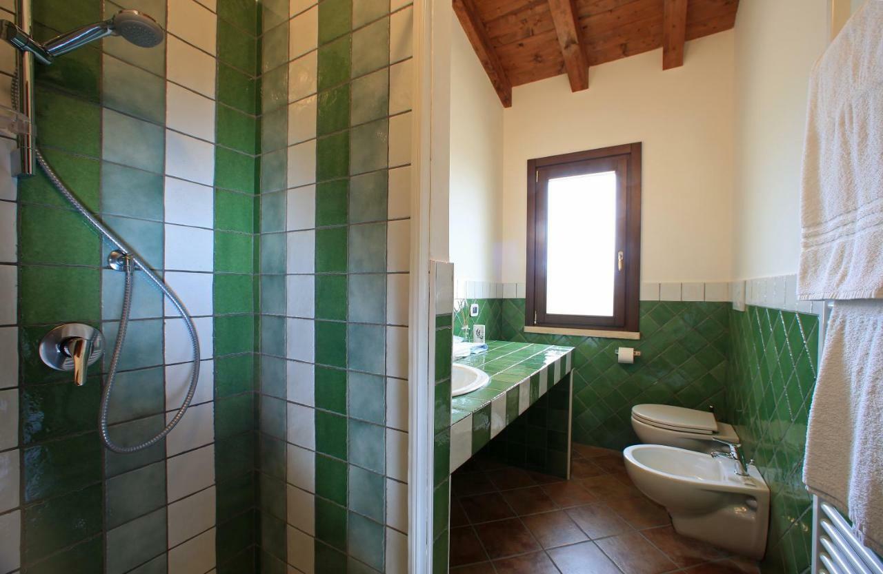 Casale Madeccia Guest House Sonnino Eksteriør bilde