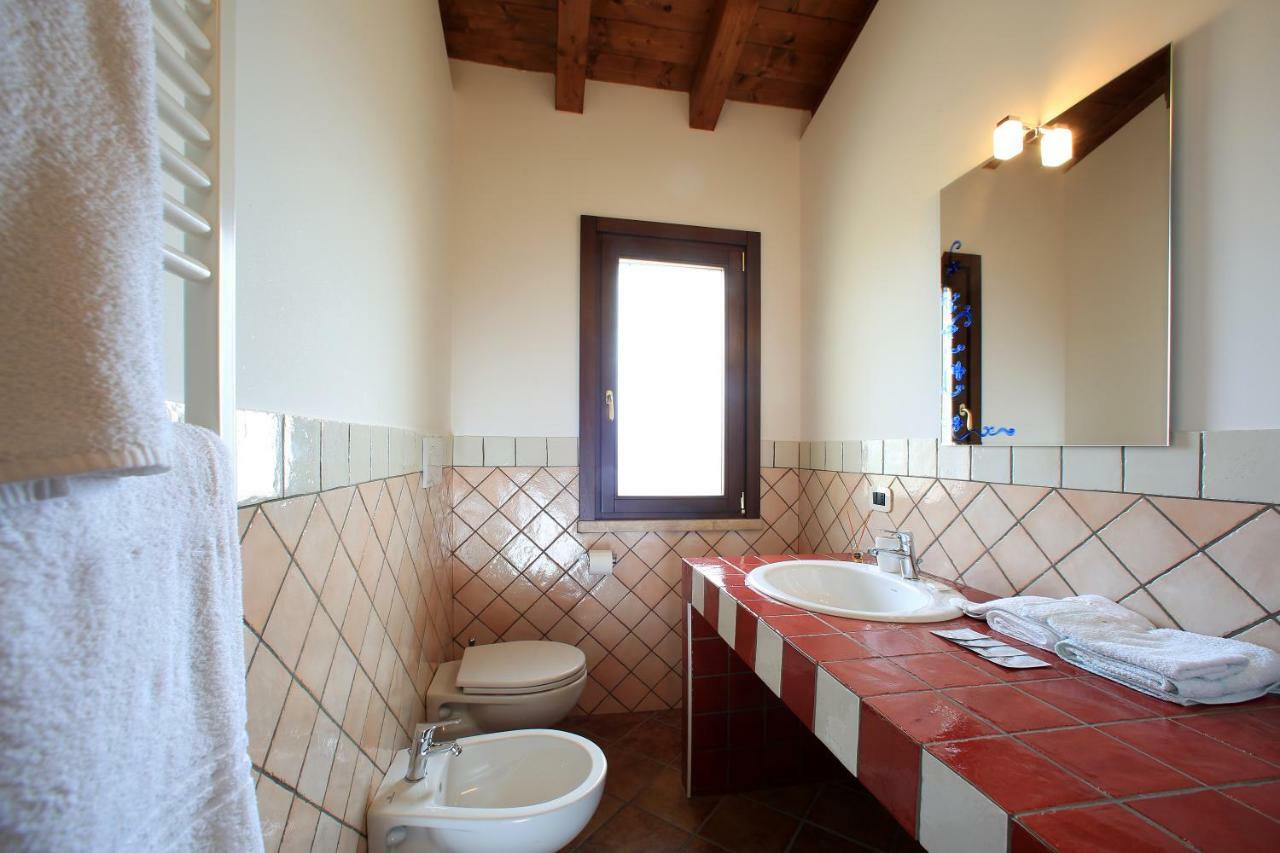 Casale Madeccia Guest House Sonnino Eksteriør bilde